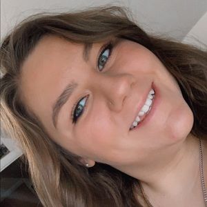 Meet your Posher, Hayley